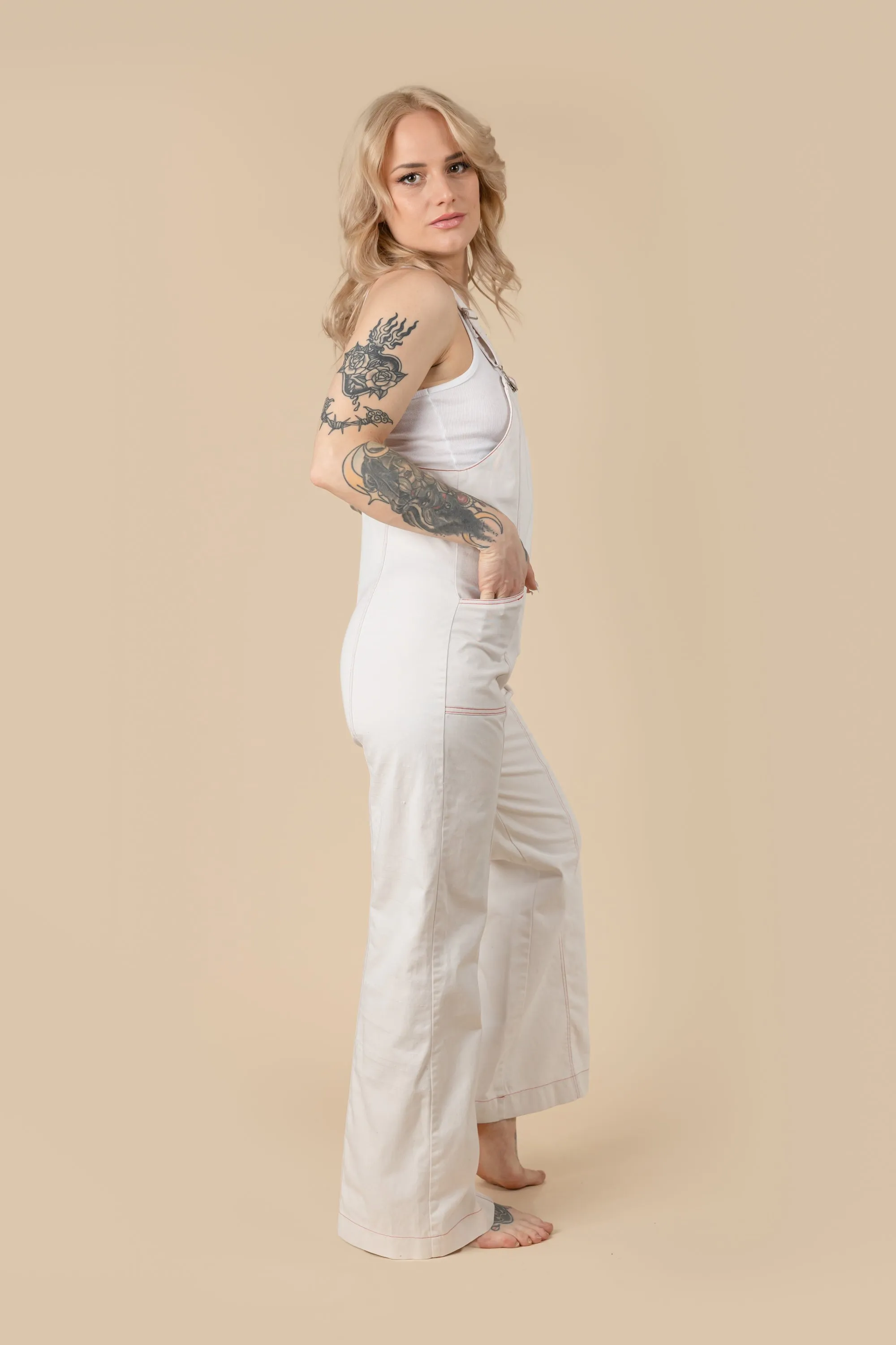 Vintage 1970's Bell Bottoms overalls| White Bib Overalls| Contrast Stritch Overalls| Vintage White Flare Overall (women's Small/Medium)